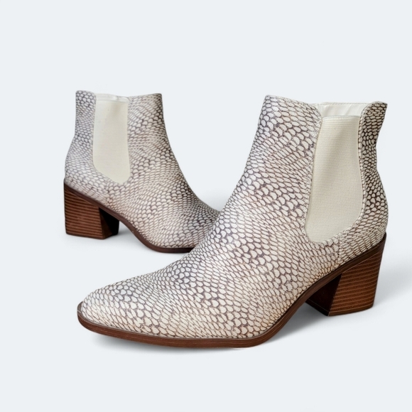 The Limited Kiki Vegan Eather Ankle Boots Booties Size 8 - Picture 1 of 13